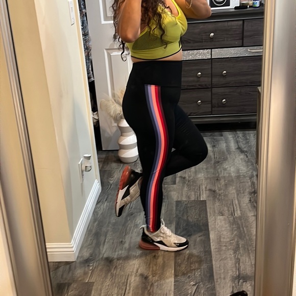 💜Pink VS Yoga Leggings - Picture 7 of 16